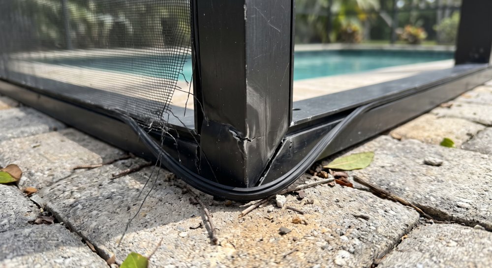 Does homeowners insurance cover pool cage damage in Florida guide